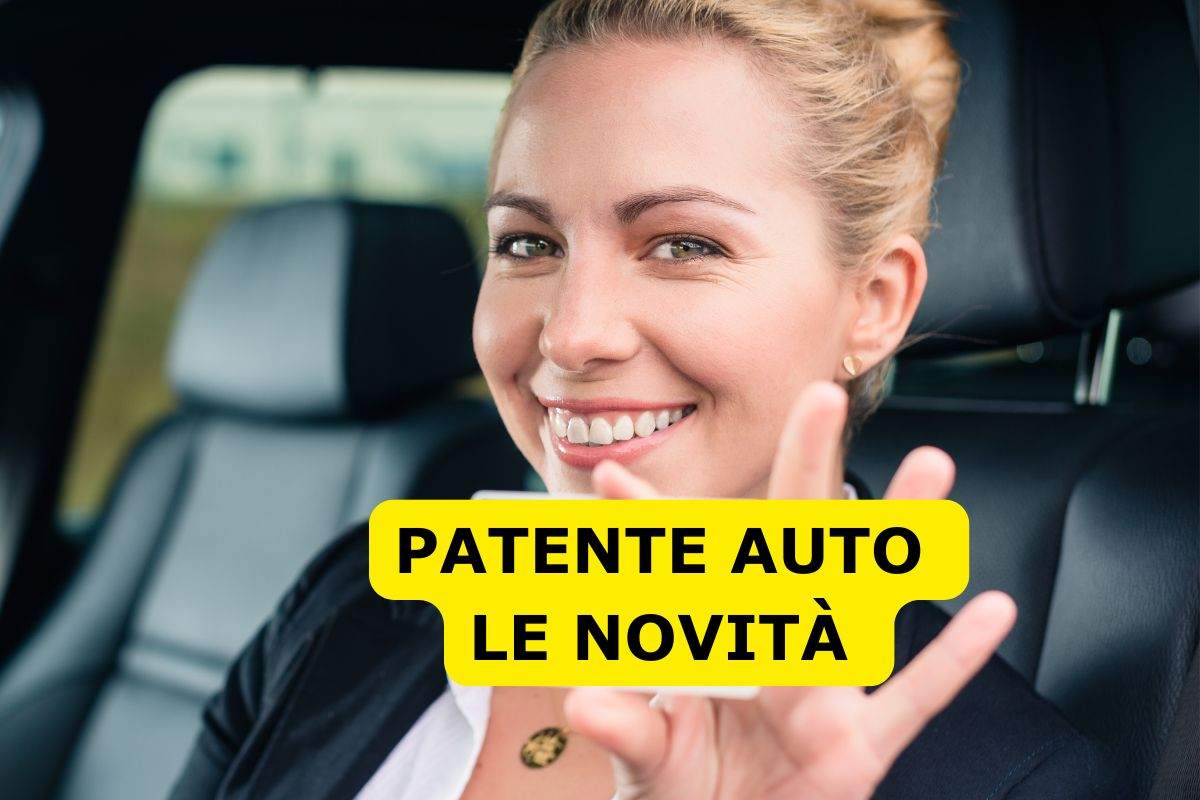 ragazza sorridente e scritta in giallo patente auto